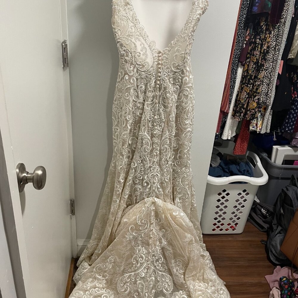 Allure Bridal Gown Style 9501 - Picture 9 of 14